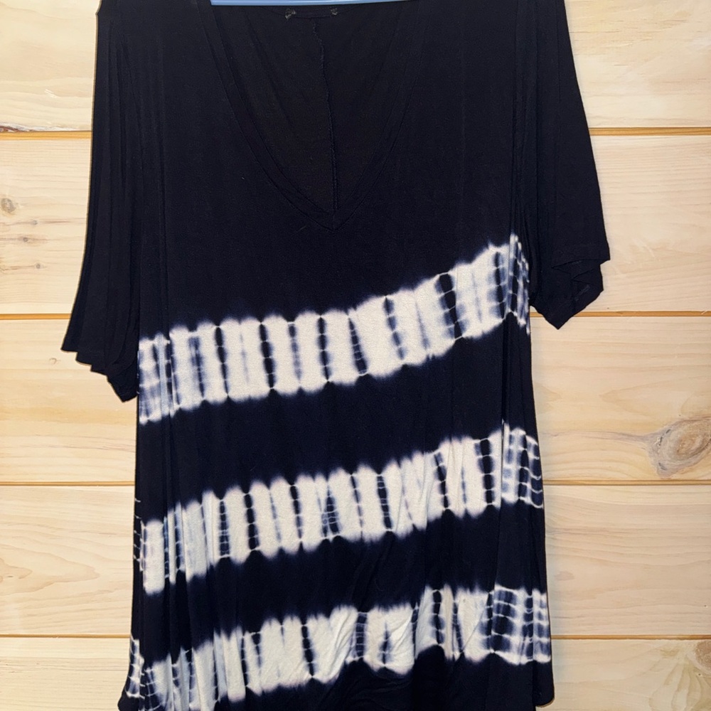 Black and White Tie-Dye V-Neck Top